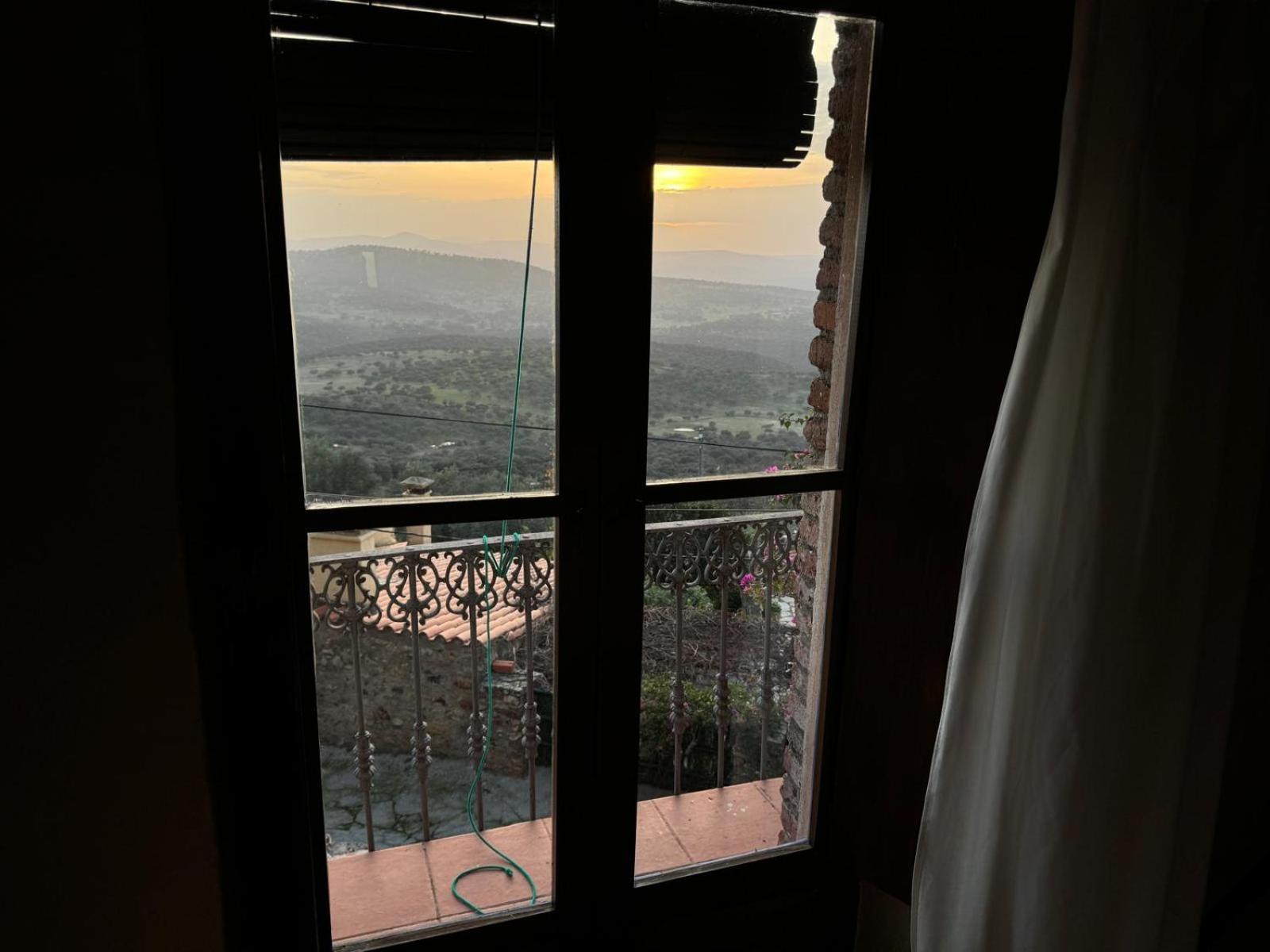 منزل الضيف Cabañas del Castillo  في Alma De Villuercas المظهر الخارجي الصورة
